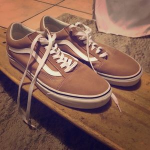 Never worn, perfect condition, 10.5 men’s Vans